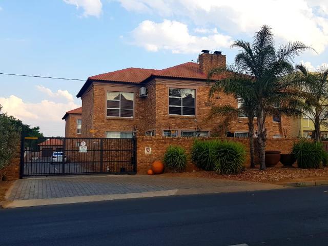 Townhouse for sale in Kempton Park