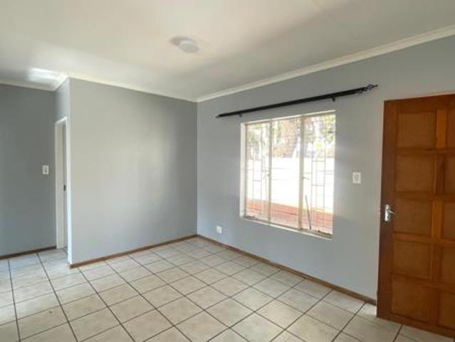 Townhouse for rent in Waterkloof, Gauteng