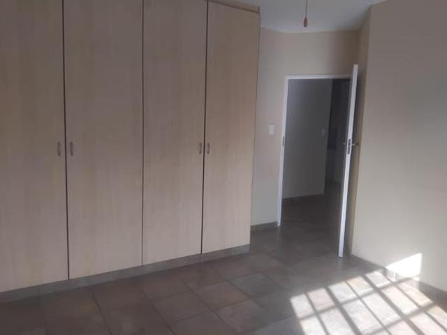 Townhouse for rent in Vosloorus, Gauteng