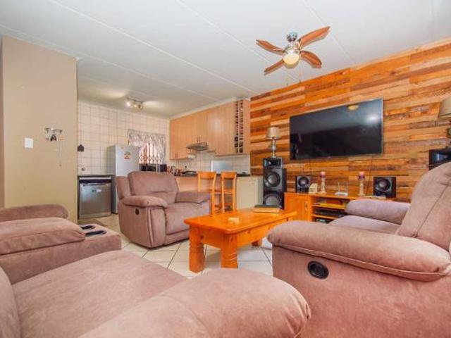 Townhouse for rent in Westonaria, Gauteng