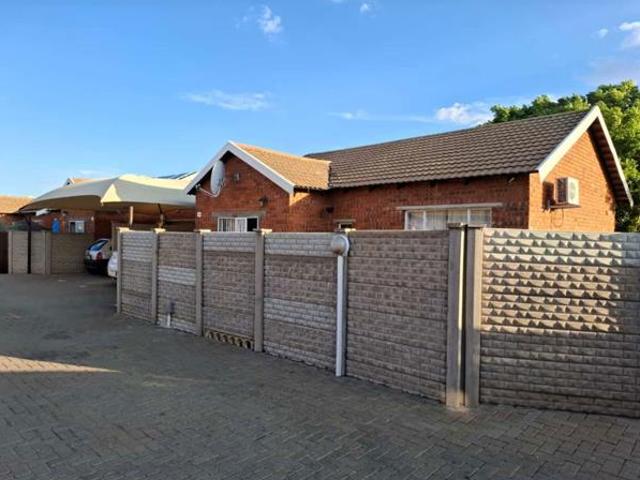 Townhouse for sale in Bloemfontein, Mangaung Metropolitan Municipality