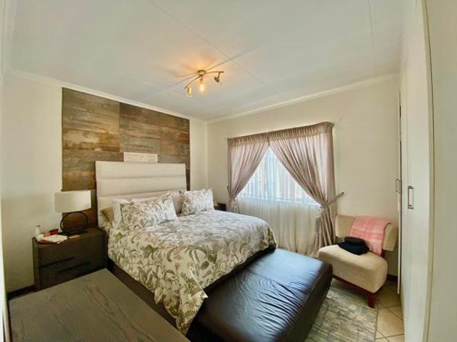 Townhouse for rent in Vosloorus, Gauteng
