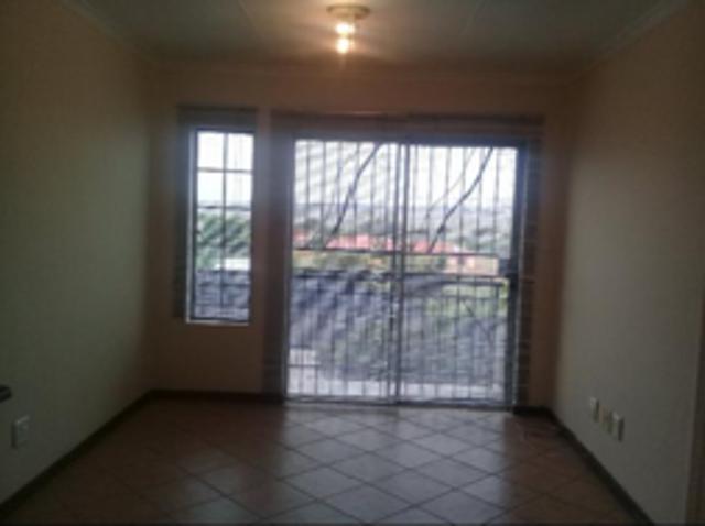 Townhouse for rent in Vosloorus, Gauteng