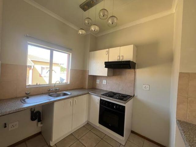 Townhouse for rent in Vosloorus, Gauteng