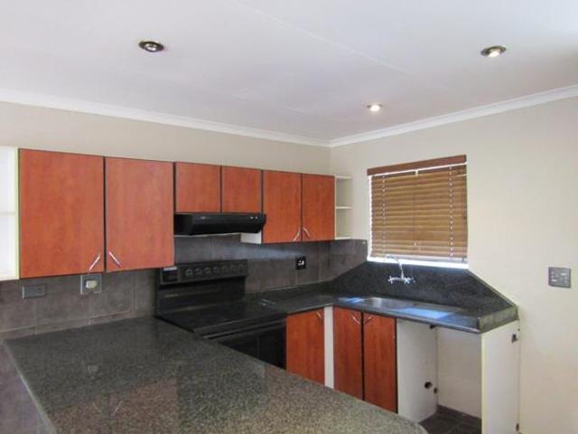 Townhouse for rent in Vosloorus, Gauteng