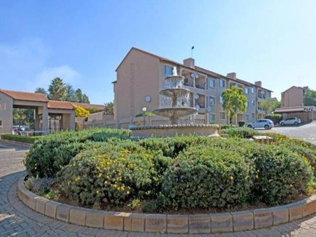 Townhouse for rent in Vosloorus, Gauteng