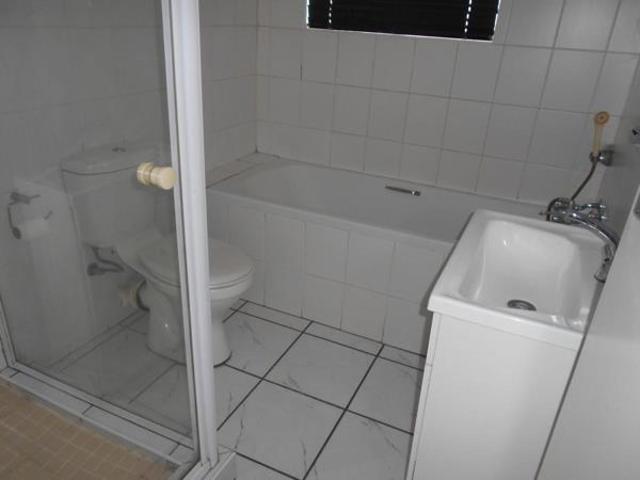 Townhouse for rent in Vosloorus, Gauteng