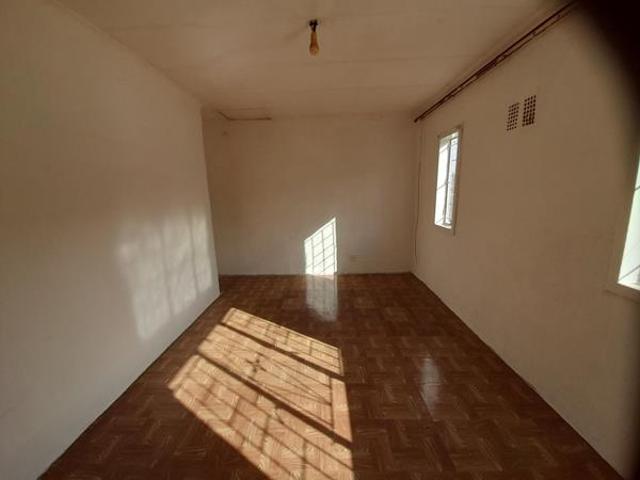 Townhouse for rent in Seaview, Kwazulu-natal
