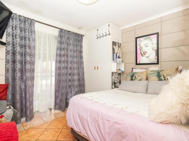 Townhouse for sale in Cape Town, Western Cape