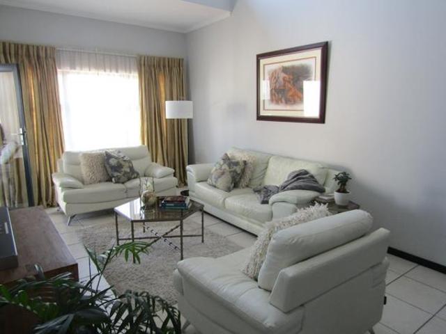 Townhouse for rent in Vosloorus, Gauteng
