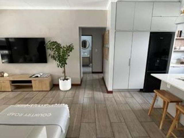 Townhouse for rent in Waterkloof, Gauteng