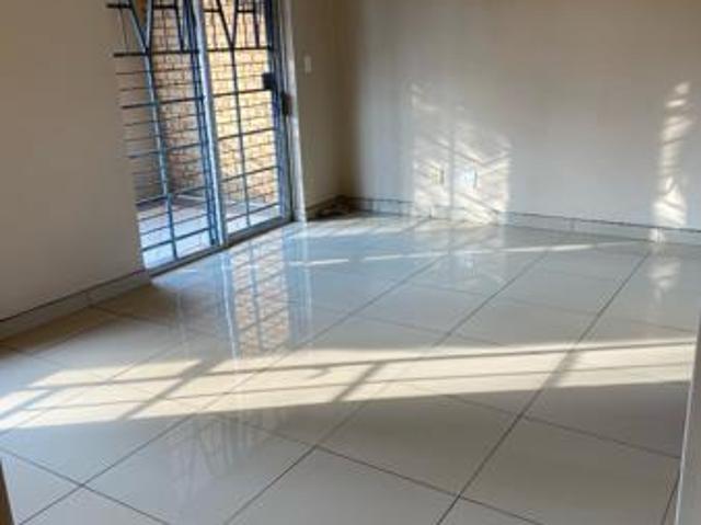 Townhouse for rent in Waterkloof, Gauteng
