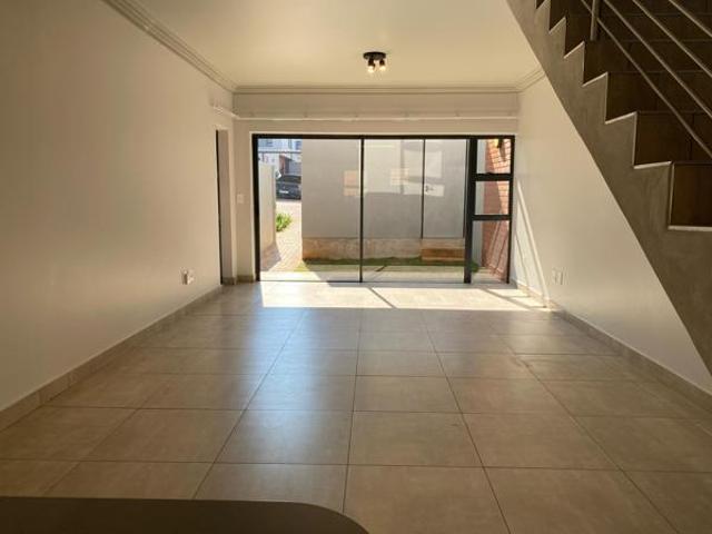 Townhouse for rent in Waterkloof, Gauteng