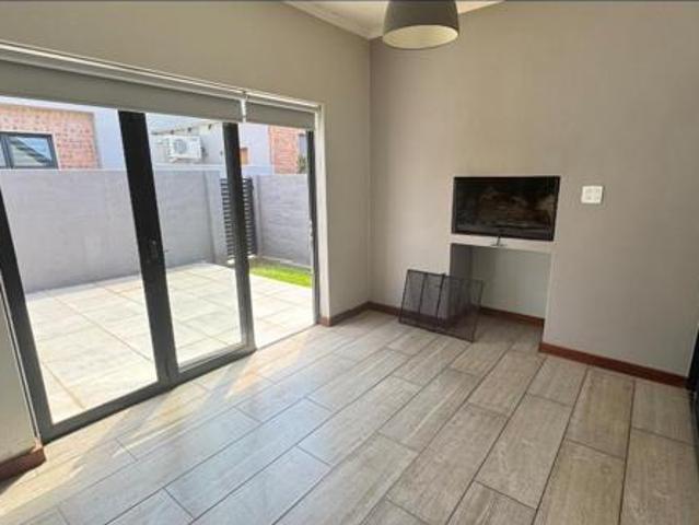 Townhouse for rent in Waterkloof, Gauteng