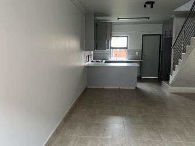 Townhouse for rent in Waterkloof, Gauteng