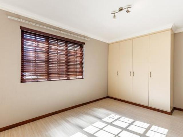 Townhouse for rent in Waterkloof, Gauteng