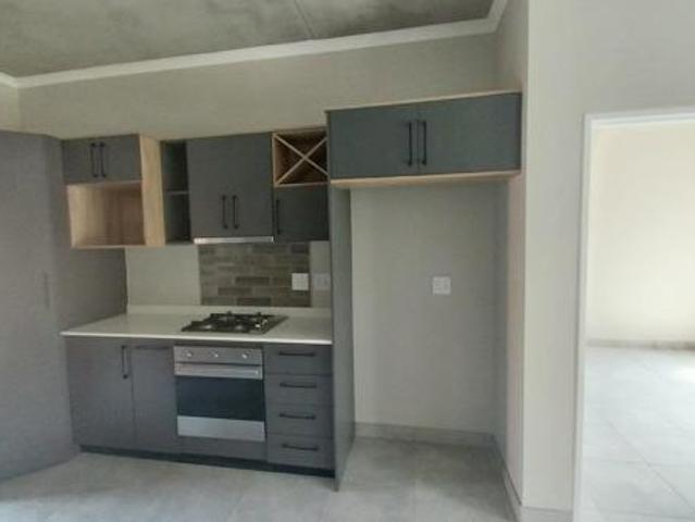Townhouse for rent in Waterkloof, Gauteng