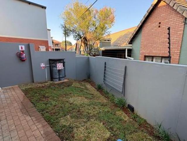 Townhouse for rent in Waterkloof, Gauteng