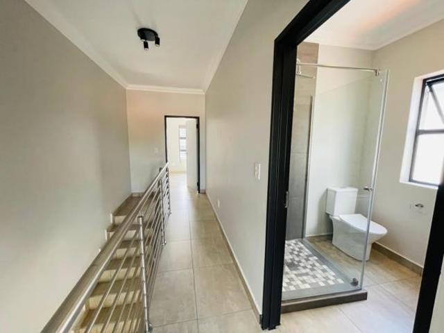 Townhouse for rent in Waterkloof, Gauteng
