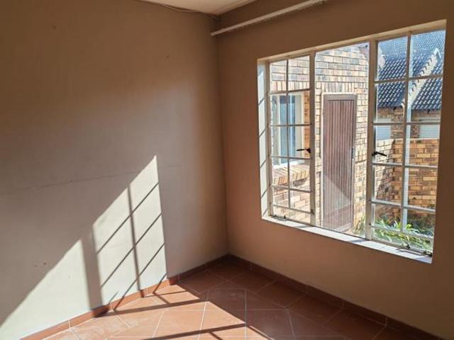 Townhouse for rent in Waterkloof, Gauteng