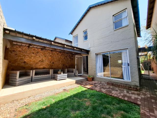 Townhouse for sale in Waterkloof, Gauteng