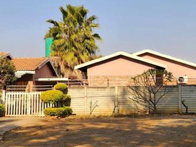 Townhouse for sale in Tlhabane, North West