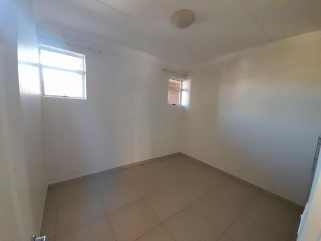 Townhouse for rent in Vosloorus, Gauteng