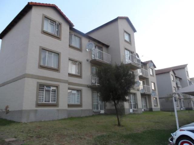 Townhouse for rent in Vosloorus, Gauteng