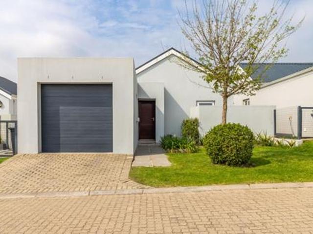 Townhouse for sale in Bergsig, Durbanville