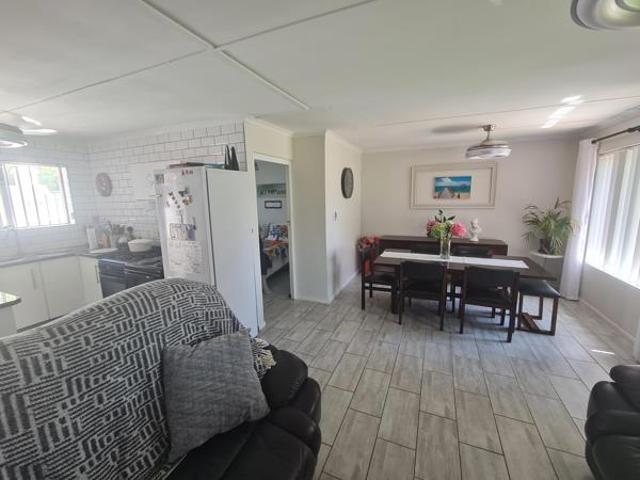 Townhouse for sale in Jeffreys Bay, Kouga Local Municipality