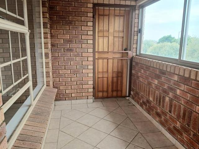 Townhouse for rent in Waterkloof, Gauteng