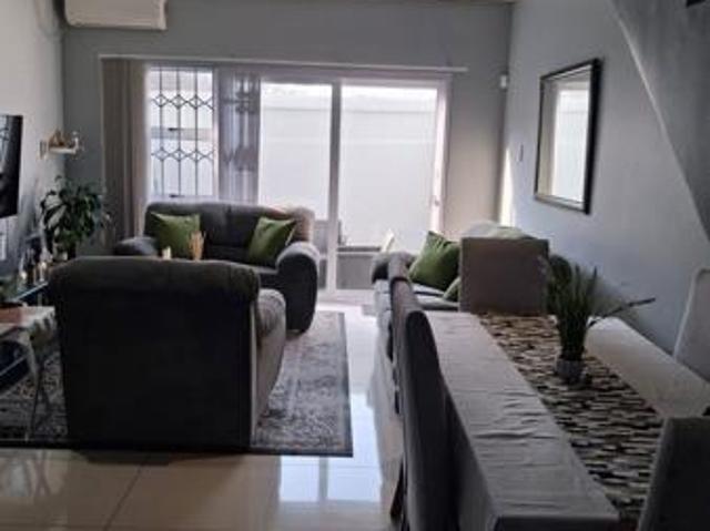 Townhouse for rent in Seaview, Kwazulu-natal
