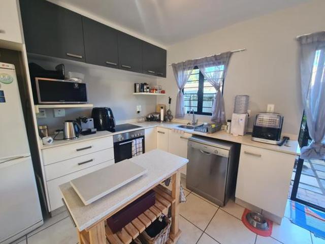 Townhouse for rent in Seaview, Kwazulu-natal