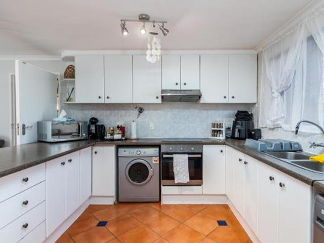 Townhouse for sale in Cape Town, Western Cape
