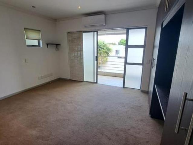 Townhouse for rent in Vosloorus, Gauteng