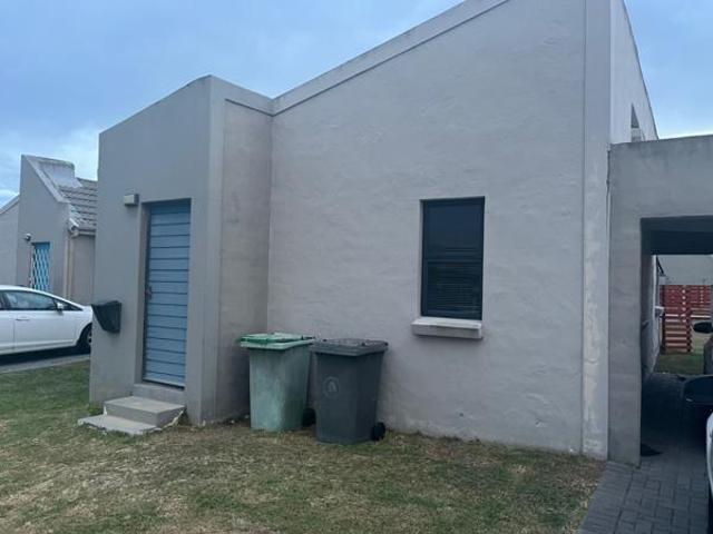 Townhouse for sale in Port Elizabeth, Eastern Cape