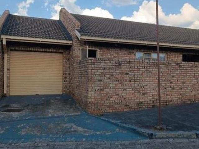 Townhouse for sale in Koppies, Free State