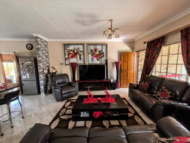 Townhouse for sale in Koppies, Free State