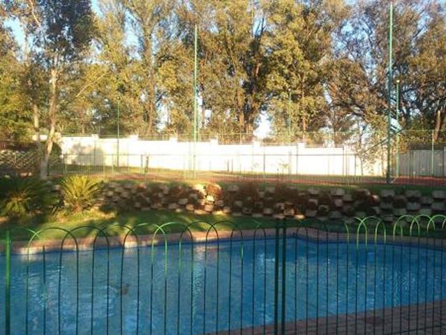 Townhouse for rent in Vosloorus, Gauteng