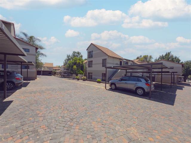 Townhouse for sale in Vosloorus, Gauteng