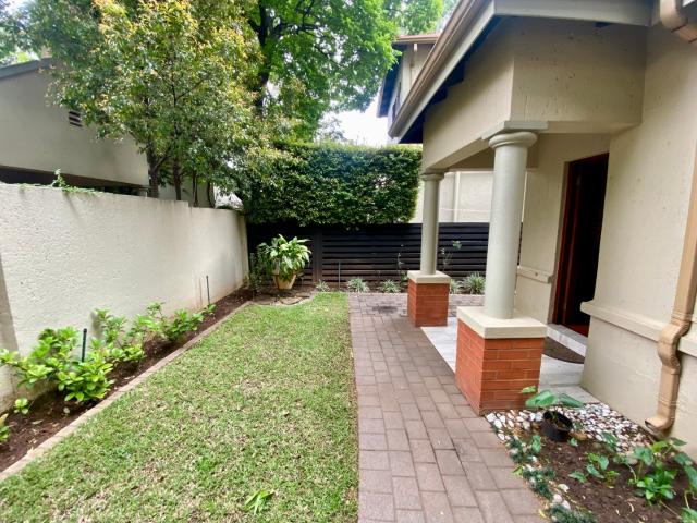 Townhouse for rent in Sandton, City of Johannesburg Metropolitan Municipality