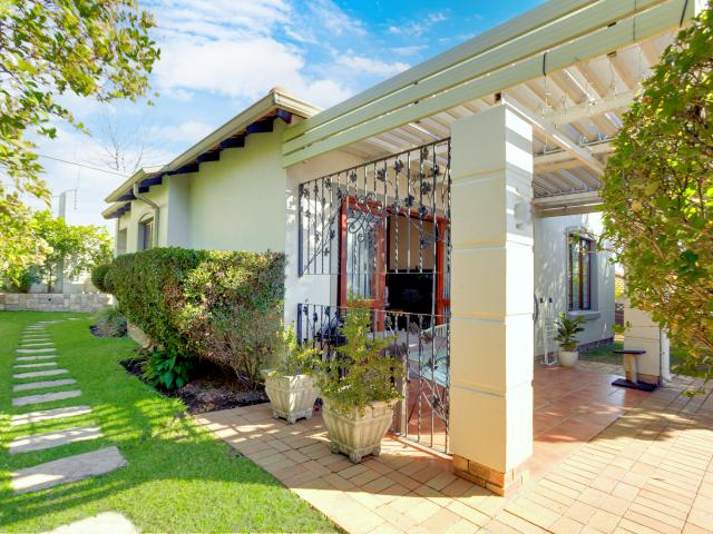 Townhouse for sale in Sandton, Paulshof