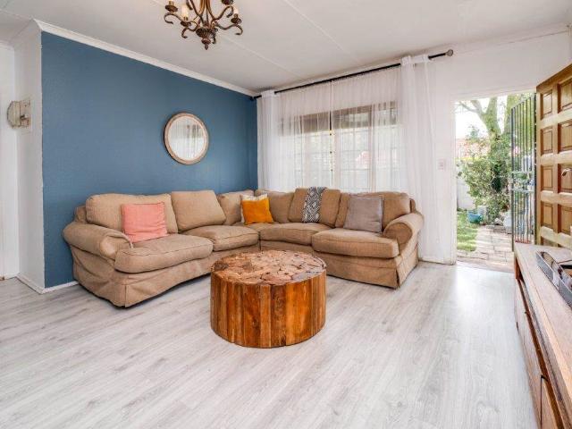 Townhouse for sale in Vosloorus, Gauteng