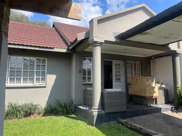 Townhouse for rent in Sandton, Paulshof