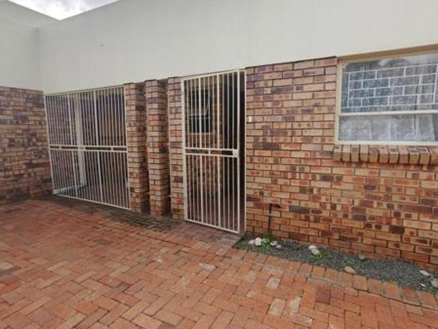 Townhouse for sale in Bloemfontein, Mangaung Metropolitan Municipality