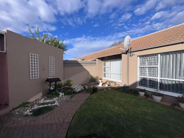Townhouse for sale in Bloemfontein, Free State