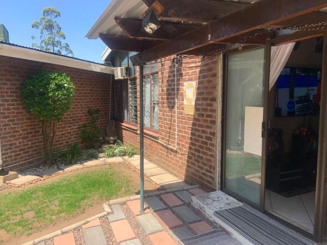 Townhouse for rent in Pinetown, eThekwini Metropolitan Municipality