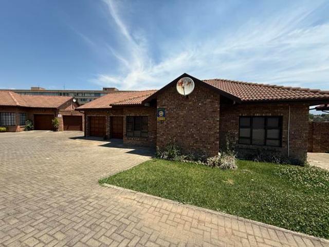 Townhouse for sale in Newcastle Local Municipality, Amajuba District Municipality