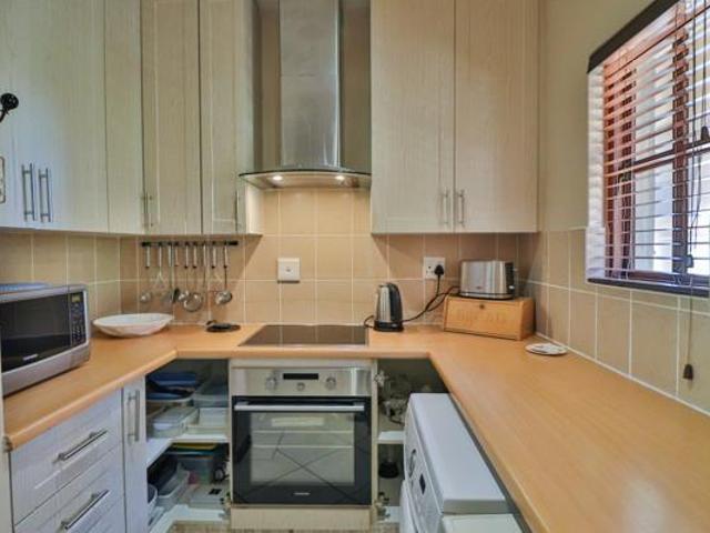 Townhouse for rent in Seaview, Kwazulu-natal