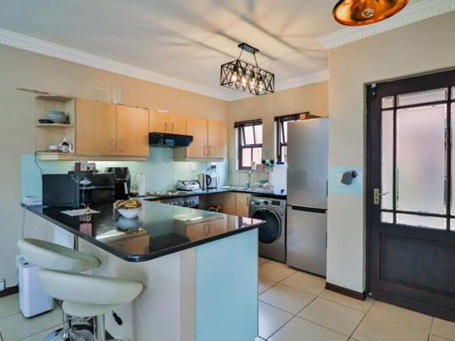 Townhouse for rent in Seaview, Kwazulu-natal